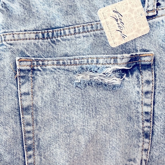 NEW FREE PEOPLE- Maggie Distressed Denim Shorts - Picture 7 of 8